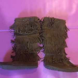 Minnetonka bohemian fringe boots